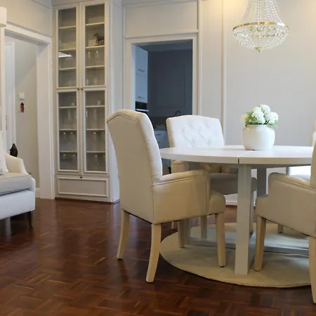 Stilvolle Im Zentrum Fuer 5 Personen Apartment *